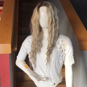 T-shirt with an accents/ tees